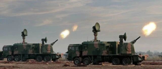 亚美尼亚S300被毁！我军同款却不怕无人机，带刀侍卫火力太猛