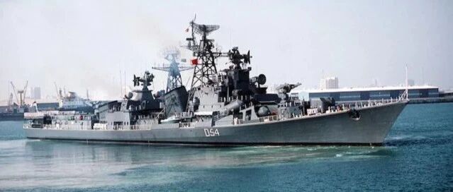 印度驱逐舰爆炸，死伤14人！老态龙钟还不退役，印军高唱太委屈