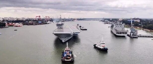 开始了，印度国产航母首次海试！竟还在河里没出海，捕鱼网成亮点