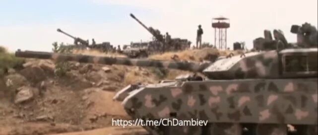 该国叛军刚杀害13名士兵，就遭迎头痛击，中国VT4坦克首上战场