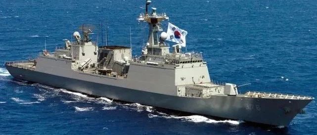 韩国驱逐舰发射防空导弹，2发1中，军方计划向美国公司提出索赔