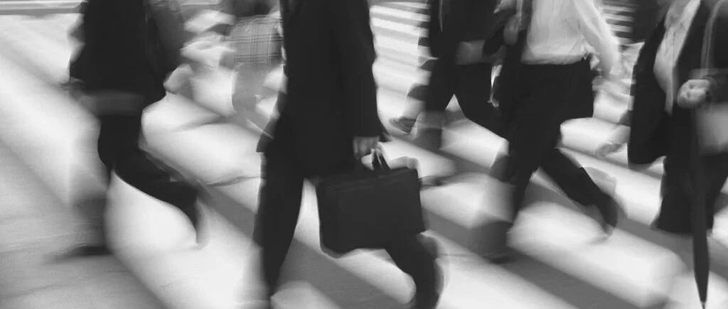 假期结束后，朋友圈集体自闭了。