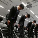 他的辞职，震动日本社会