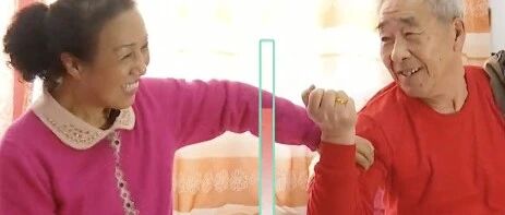 中老年单身相亲现场：“哎妈呀，好硬！”