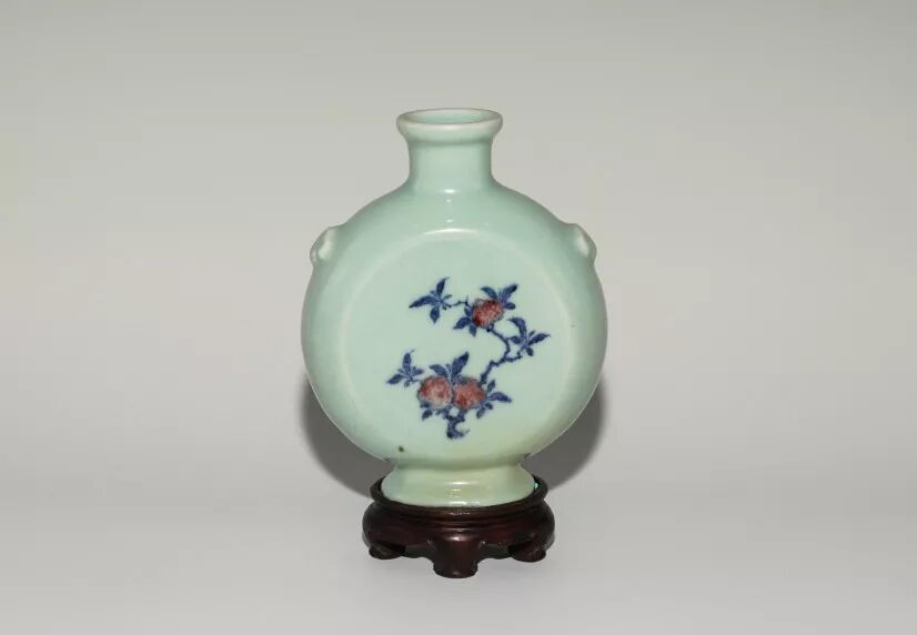 中国釉裏紅花文面取八角瓶V3565