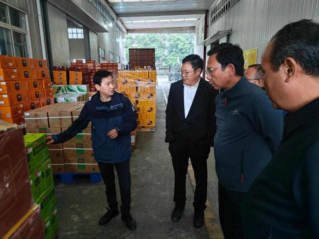 县委书记张爱如赴成都市郫都区考察调研拉面产业园拉面汤料技术及生产