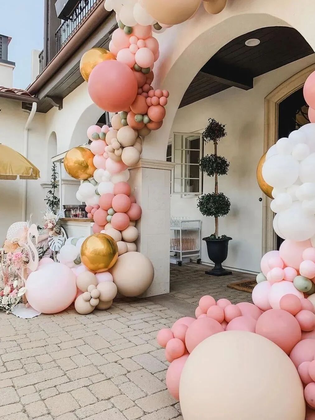 气球与花艺设计,解锁花艺师新技能-时代花木花艺培训学校【官网】