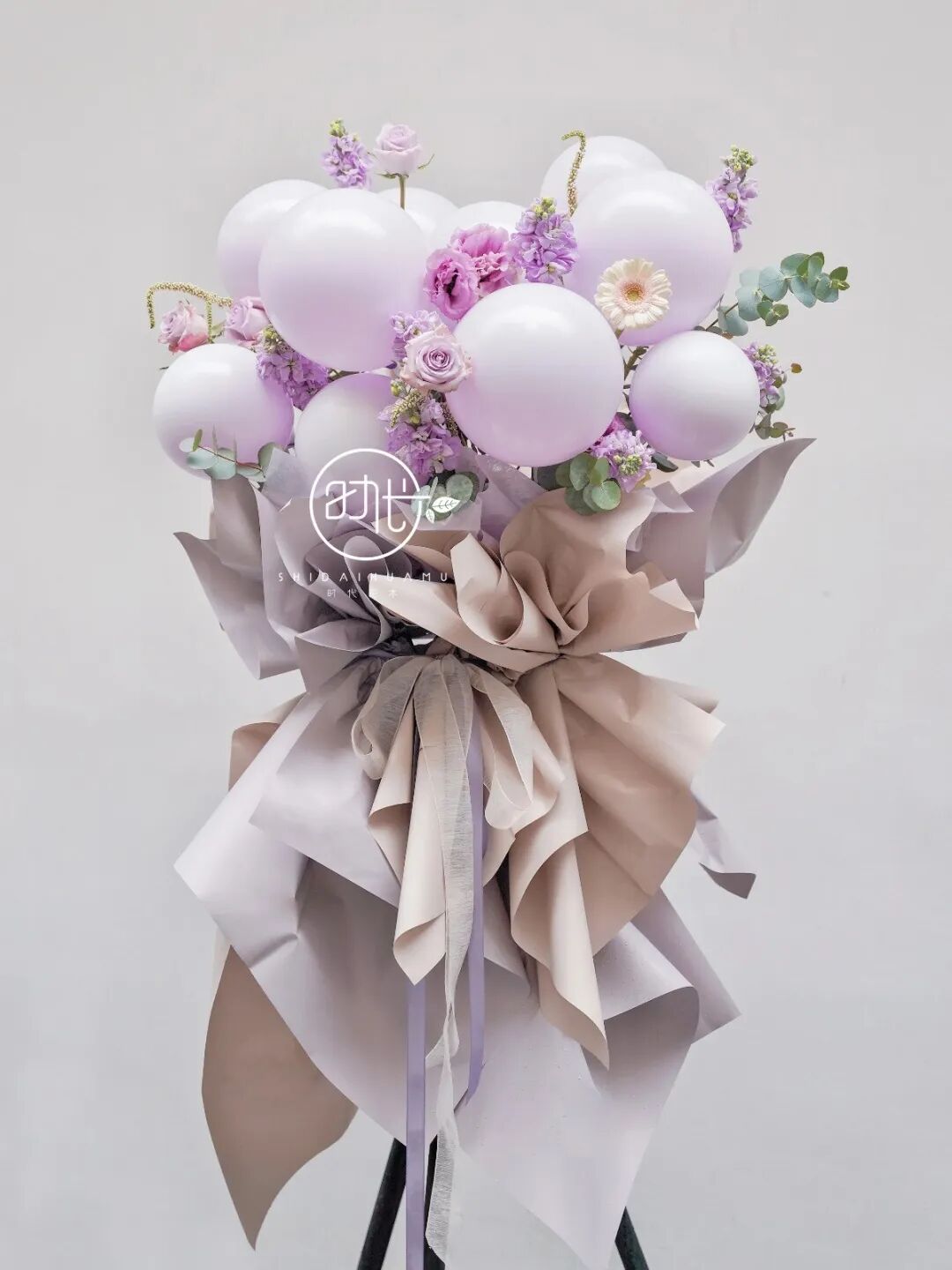 气球与花艺设计,解锁花艺师新技能-时代花木花艺培训学校【官网】