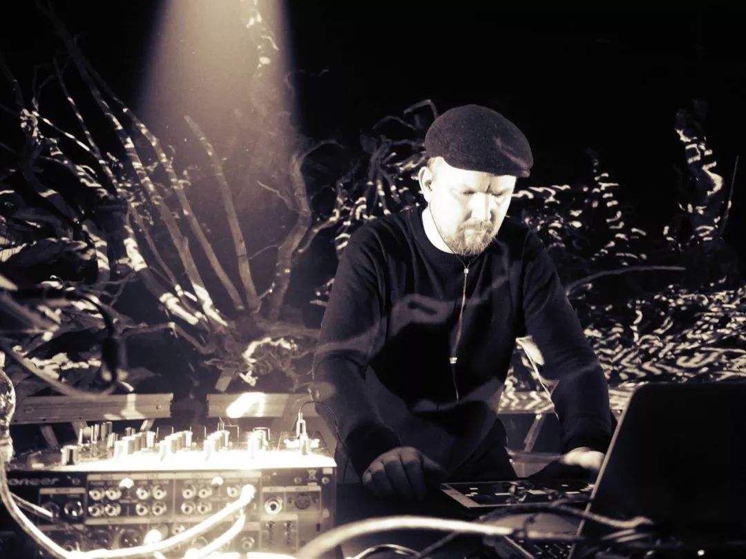 Rene lavice current value lose control. Немцев музыкант челябинск. Current value dnb фото. Current value похожие исполнители. Current value logo.