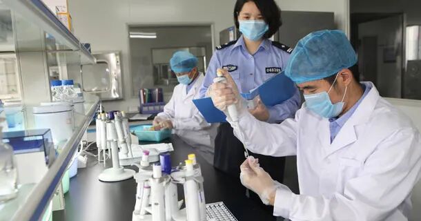 迁户口是做<a style='border-bottom:1px dashed #F00;color:#6dacac;cursor:pointer;' href='http://wenda.szdna.cn/tag/gerenqinzijianding.html'>个人亲子鉴定</a>还是<a style='border-bottom:1px dashed #F00;color:#6dacac;cursor:pointer;' href='http://wenda.szdna.cn/tag/sifaqinzijianding.html'>司法亲子鉴定</a>？看这里！