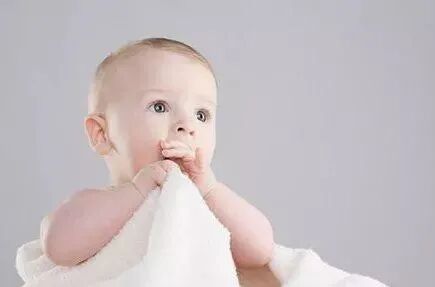 给孩子上户口需要做<a style='border-bottom:1px dashed #F00;color:#6dacac;cursor:pointer;' href='http://wenda.szdna.cn/tag/qinzijianding.html'>亲子鉴定</a>的步骤，看这里！