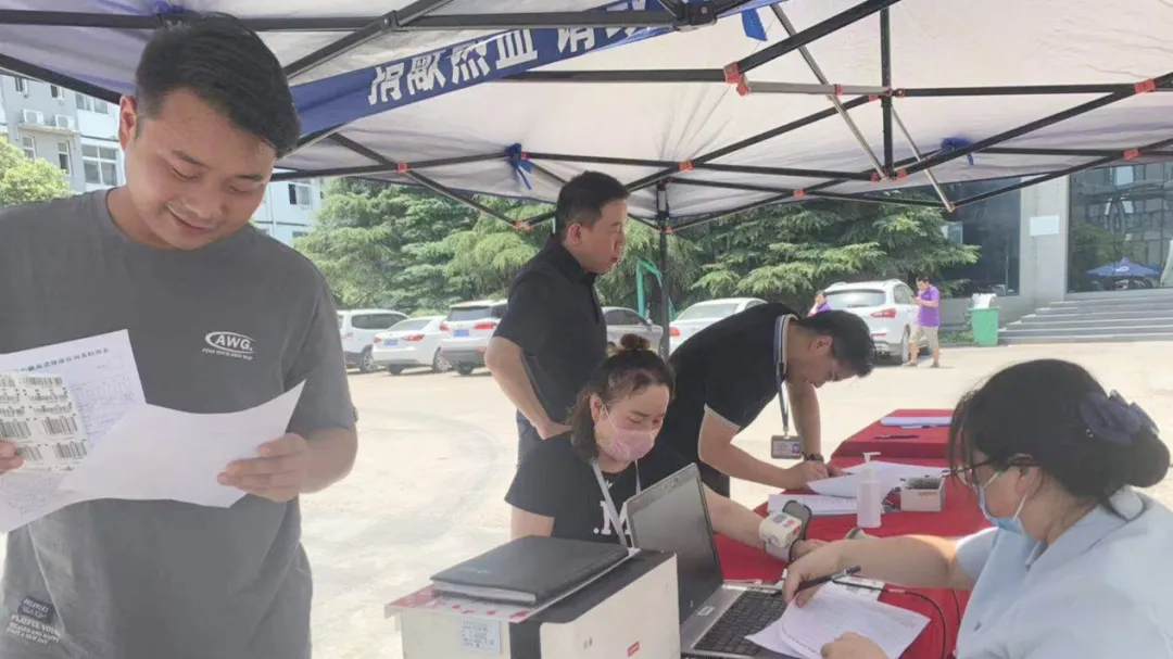為黨獻禮 無償獻血——婭麗達服飾有限公司組織無償獻血活動 為黨獻禮 無償獻血——婭麗達服飾有限公司組織無償獻血活動