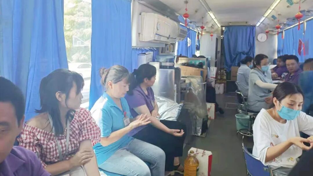 為黨獻禮 無償獻血——婭麗達服飾有限公司組織無償獻血活動