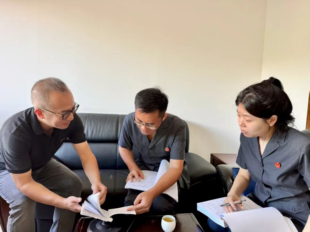 技术调查官与法官共同比对新旧GMP标准差异、药品杂质等技术参数