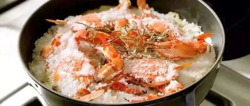 不加一滴水的盐焗蟹，好吃到上头