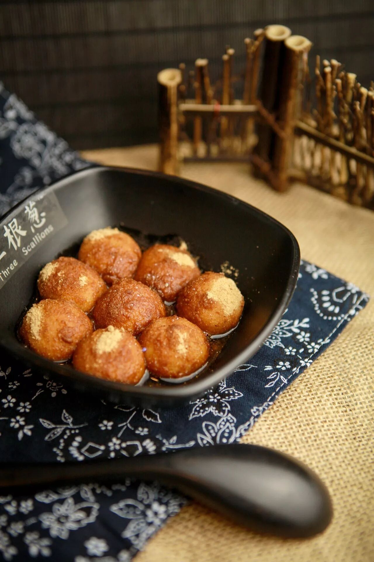 豆面汤圆 老昆明消失的甜品回来啦~汤圆出身滚水烫,粉料裹在表皮上