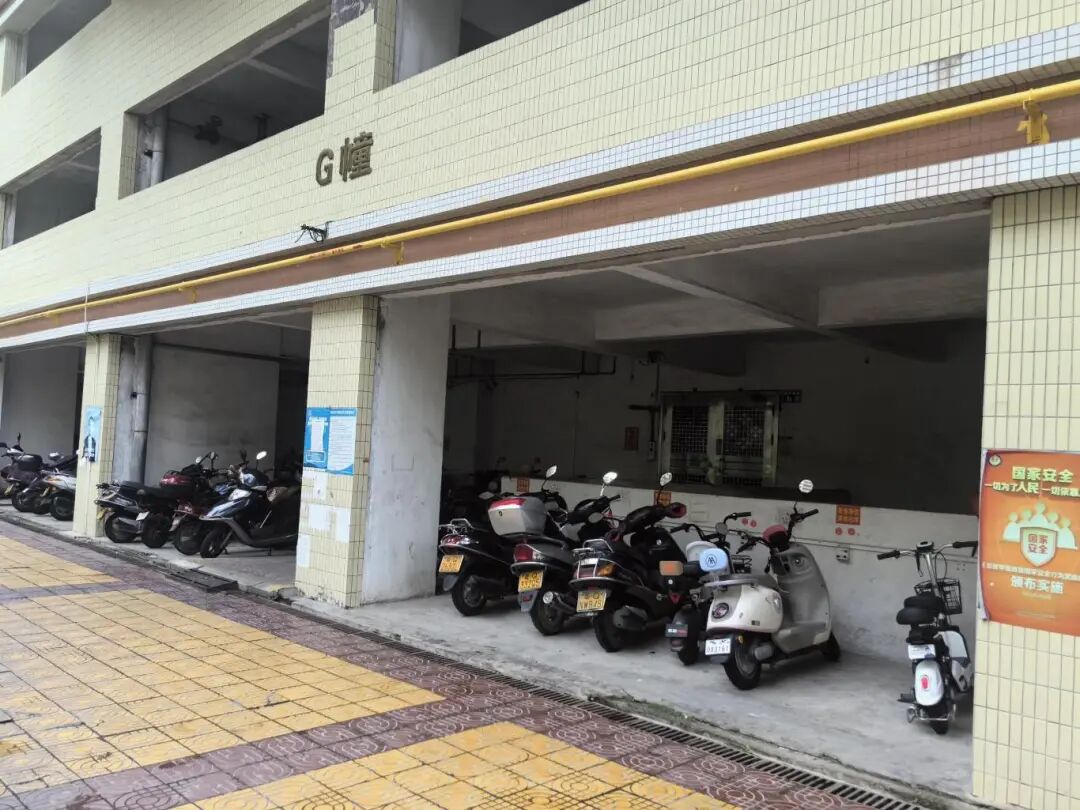 存在问题:违规停放电动车地址:阳江市江城区安宁路583号7,加州湖庭