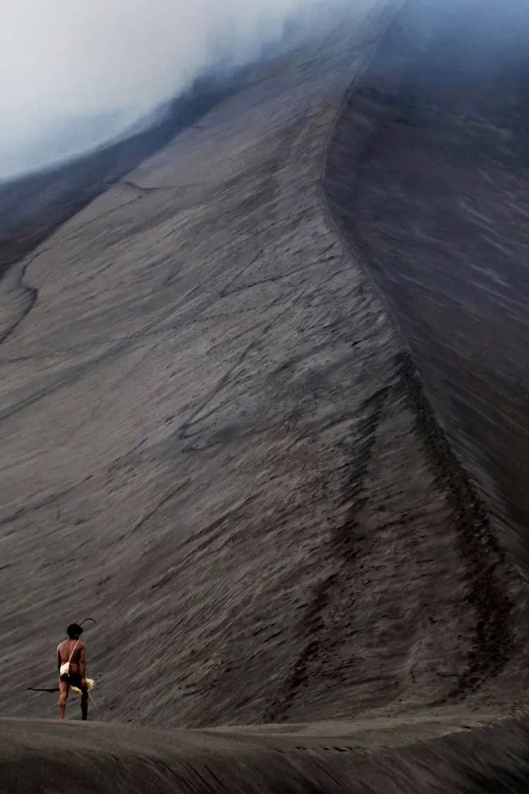 瓦努阿圖，地獄裡的卑微與信仰 旅遊 第31張