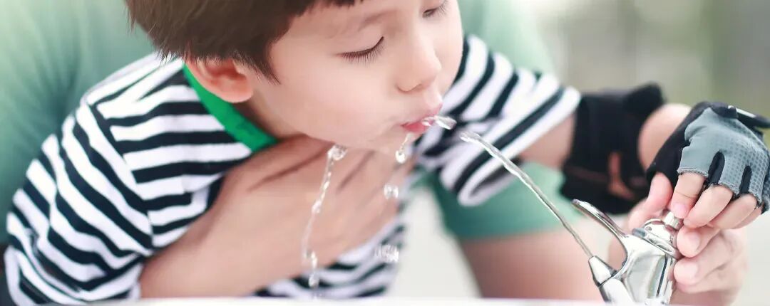 特洁安｜自来水异味频发？家庭用水安全自救指南来了