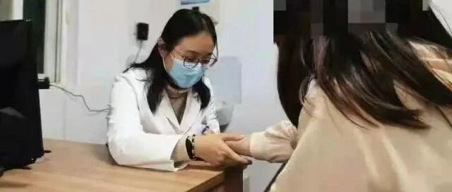 女子被妈拉去鉴定心理是否有问题，只因年过三十仍单身
