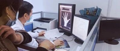 ​1米55，杭州14岁男孩再也长不高！妈妈追悔莫及，医生：有些老话信不得…