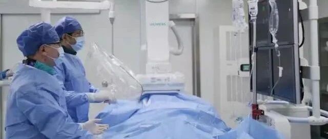 七旬老人麻将桌上突发心梗！天越来越热，医生的这番提醒要记牢