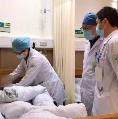 男子小便发黄，医生竟开出病危通知书！常在外吃饭的要当心了