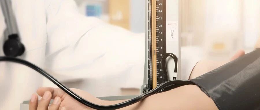 眼睛看不清上医院就诊，结果连血压都测不到！医生：和他平时的一个习惯有关！