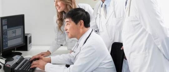 危险系数攀升！年龄较大的白血病患者要不要化疗？