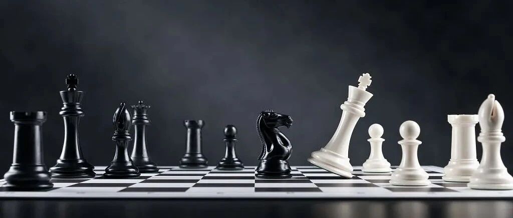 “市场底”渐行渐近，紧扣“两个低位”布局蓝筹