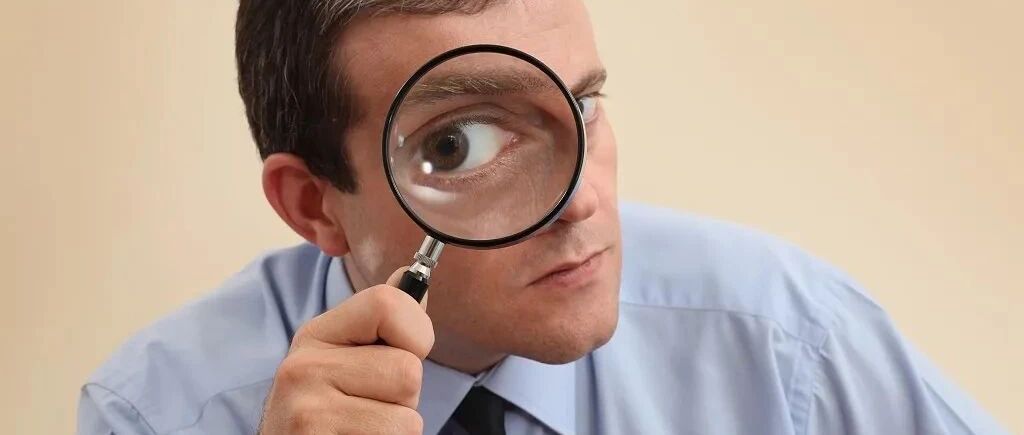 涉嫌指使公司从事信披违法违规行为，实控人及公司均遭立案