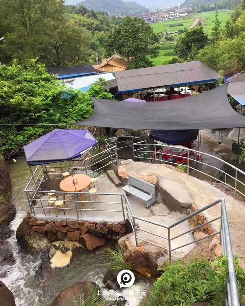 这里还有农家乐哦,采摘完猕猴桃,可以来这里吃上一顿当地特色的美食.