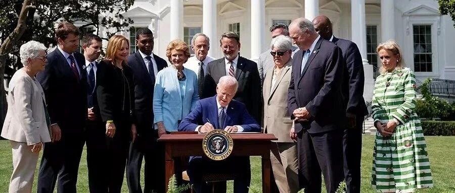 拜登发布最激进产业新政，却不带马斯克一起玩