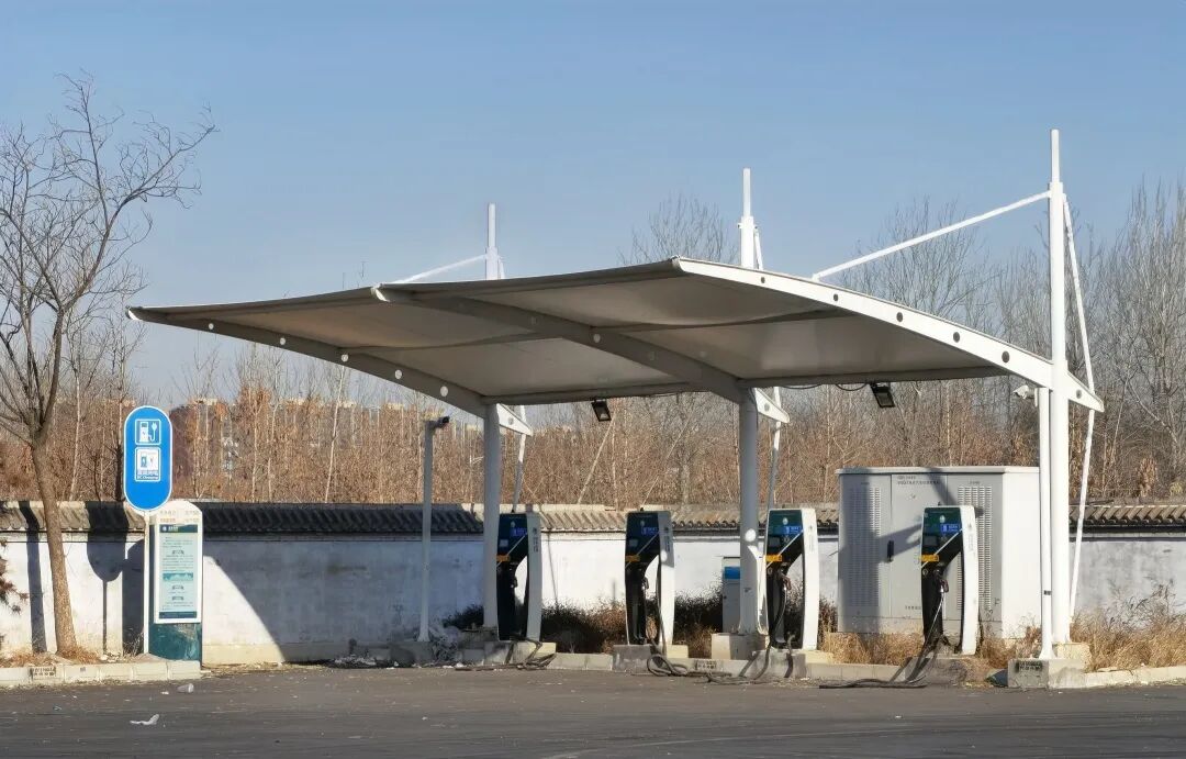 電動(dòng)車跑高速有多崩潰，自建超充站就有多欣慰的圖5