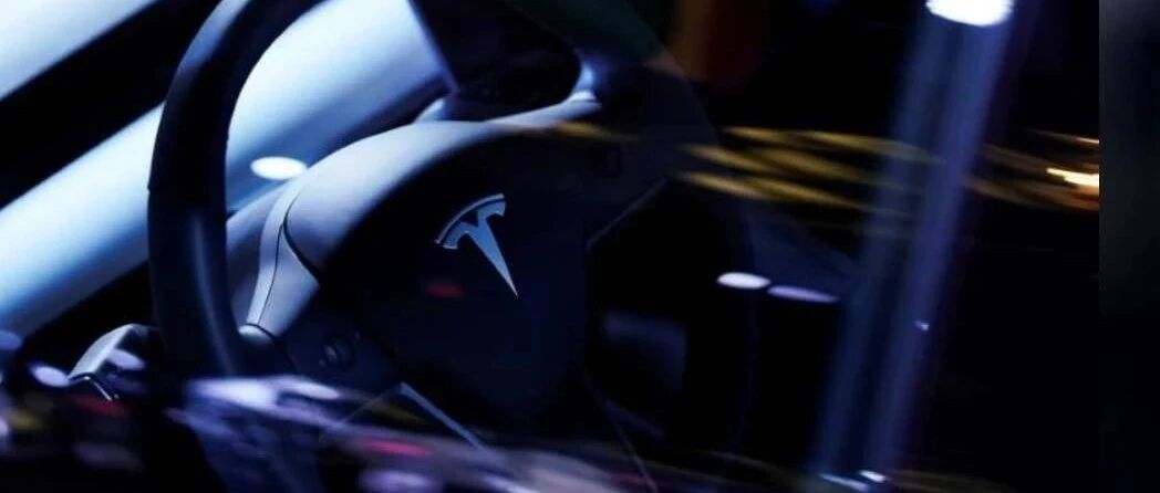 特斯拉：意外加速，车主背锅