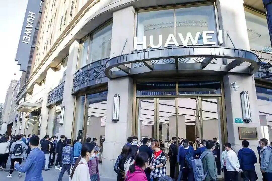 独家：华为卖车“高薪抢人”，下半年将引入赛力斯SF7的图3