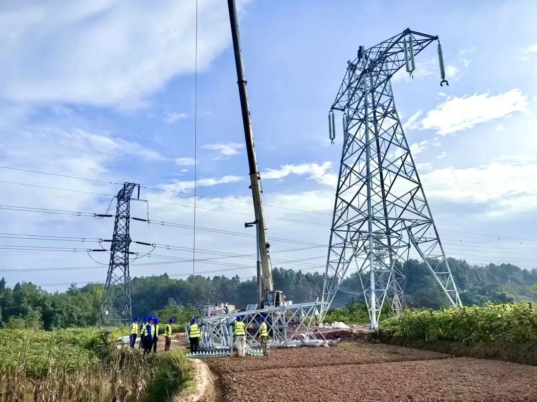 西渝高鐵項(xiàng)目達(dá)州段首條220kV高壓電力線路遷改完成