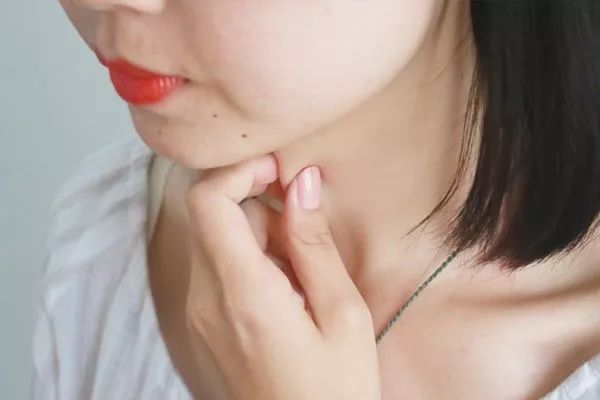 为什么女人容易得甲状腺结节？常吃“天然散结药”，保护甲状腺