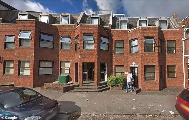 英国考驾照有多难？男子考了27次不通过！还坐牢了…（组图） - 1