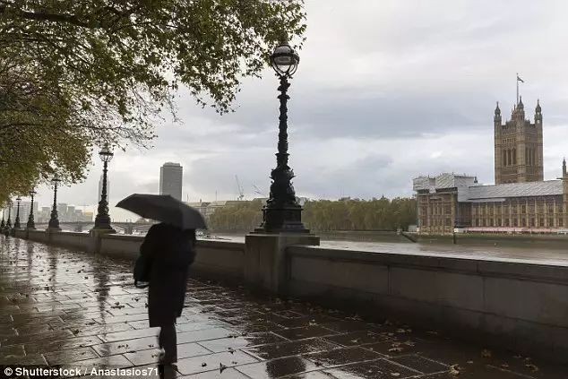 39AAE9D800000578-0-image-a-30_1477318287090.jpg