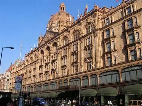 英国百货超市禁止员工戴口罩！竟称只为让顾客对新冠肺炎放宽心（图） - 1