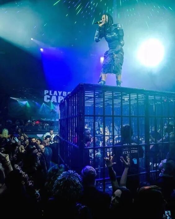 不管 rocky 还是 carti都没少玩监狱元素alcotraz 使用了「监狱亚