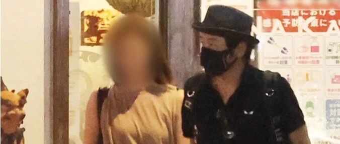 男星接连劈腿中日三大天后，亲妈骨灰都不要，56岁再爆婚内出轨女总裁？！