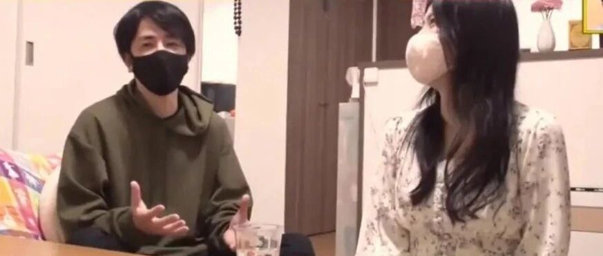 日本奇葩夫妻!从未牵手、分床睡，干家务还算钱，他们却说很幸福?