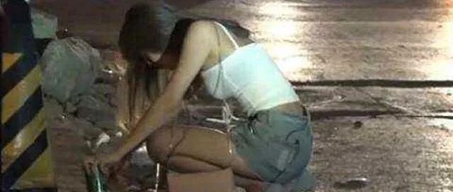 酒吧门口跟美女搭讪，她说了一句话让我脸都红了！