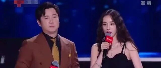 杨幂因为一个动作上了热搜，沈腾也跟着中枪了。