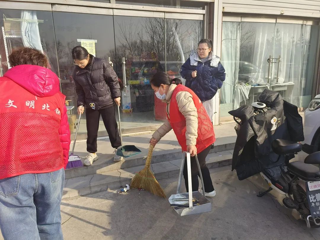 滨州市滨城区北镇街道玉龙湖社区开展创城志愿服务活动