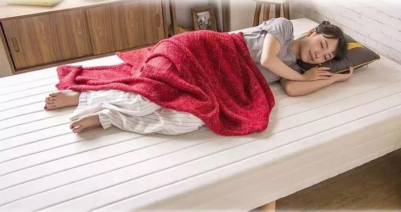 一米床可以睡到几岁_1.2米床能睡2个人吗_一米的床能睡两个成人吗