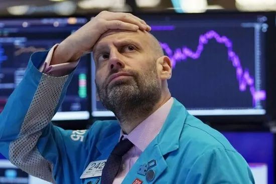 欧美股市暴跌，道指盘中跌近千点，比特币一度跌超10%