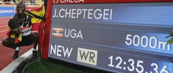 体育产业早餐8.15|拜仁8：2巴萨晋级欧冠四强 男子5000米新世界纪录诞生